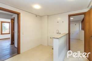 Casa à venda com 240m², 3 dormitórios, 1 suíte, 4 vagas, no bairro Vila Conceição em Porto Alegre