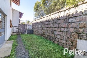 Casa à venda com 240m², 3 dormitórios, 1 suíte, 4 vagas, no bairro Vila Conceição em Porto Alegre