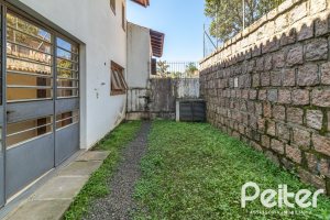 Casa à venda com 240m², 3 dormitórios, 1 suíte, 4 vagas, no bairro Vila Conceição em Porto Alegre