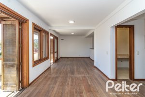 Casa à venda com 240m², 3 dormitórios, 1 suíte, 4 vagas, no bairro Vila Conceição em Porto Alegre