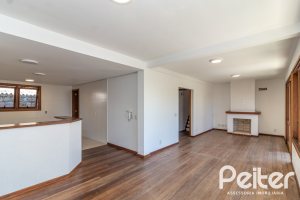 Casa à venda com 240m², 3 dormitórios, 1 suíte, 4 vagas, no bairro Vila Conceição em Porto Alegre