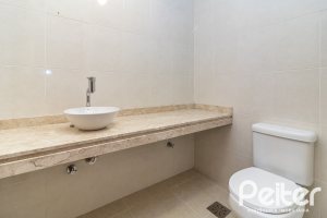 Casa à venda com 240m², 3 dormitórios, 1 suíte, 4 vagas, no bairro Vila Conceição em Porto Alegre