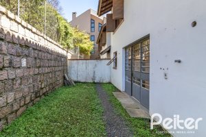 Casa à venda com 240m², 3 dormitórios, 1 suíte, 4 vagas, no bairro Vila Conceição em Porto Alegre