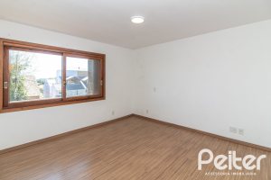 Casa à venda com 240m², 3 dormitórios, 1 suíte, 4 vagas, no bairro Vila Conceição em Porto Alegre