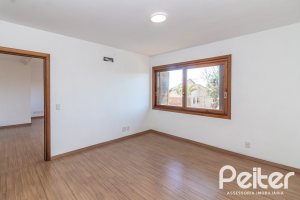 Casa à venda com 240m², 3 dormitórios, 1 suíte, 4 vagas, no bairro Vila Conceição em Porto Alegre