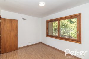 Casa à venda com 240m², 3 dormitórios, 1 suíte, 4 vagas, no bairro Vila Conceição em Porto Alegre