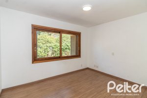 Casa à venda com 240m², 3 dormitórios, 1 suíte, 4 vagas, no bairro Vila Conceição em Porto Alegre