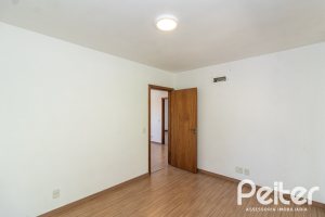 Casa à venda com 240m², 3 dormitórios, 1 suíte, 4 vagas, no bairro Vila Conceição em Porto Alegre
