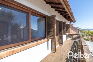 Casa à venda com 240m², 3 dormitórios, 1 suíte, 4 vagas, no bairro Vila Conceição em Porto Alegre