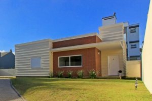 Casa em Condomínio à venda com 123m², 3 dormitórios, 1 suíte, 2 vagas, no bairro Hípica em Porto Alegre