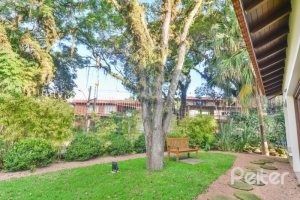 Casa em Condomínio à venda com 500m², 4 dormitórios, 4 suítes, 3 vagas, no bairro Vila Assunção em Porto Alegre