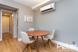 Apartamento à venda com 100m², 3 dormitórios, 1 suíte, 2 vagas, no bairro Cristal em Porto Alegre