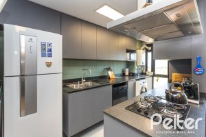 Apartamento à venda com 100m², 3 dormitórios, 1 suíte, 2 vagas, no bairro Cristal em Porto Alegre