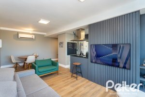 Apartamento à venda com 100m², 3 dormitórios, 1 suíte, 2 vagas, no bairro Cristal em Porto Alegre