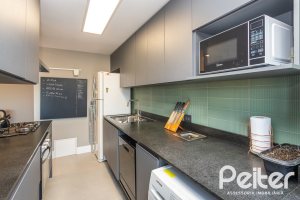 Apartamento à venda com 100m², 3 dormitórios, 1 suíte, 2 vagas, no bairro Cristal em Porto Alegre