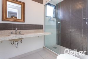 Apartamento à venda com 100m², 3 dormitórios, 1 suíte, 2 vagas, no bairro Cristal em Porto Alegre