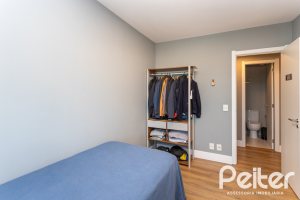 Apartamento à venda com 100m², 3 dormitórios, 1 suíte, 2 vagas, no bairro Cristal em Porto Alegre