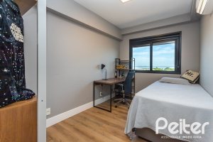 Apartamento à venda com 100m², 3 dormitórios, 1 suíte, 2 vagas, no bairro Cristal em Porto Alegre