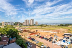 Apartamento à venda com 100m², 3 dormitórios, 1 suíte, 2 vagas, no bairro Cristal em Porto Alegre