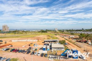 Apartamento à venda com 100m², 3 dormitórios, 1 suíte, 2 vagas, no bairro Cristal em Porto Alegre