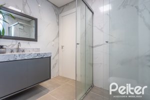 Casa à venda com 170m², 3 dormitórios, 4 vagas, no bairro Tristeza em Porto Alegre