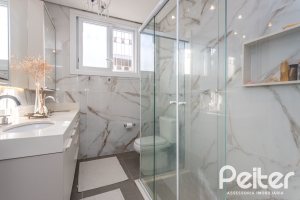 Casa à venda com 170m², 3 dormitórios, 4 vagas, no bairro Tristeza em Porto Alegre