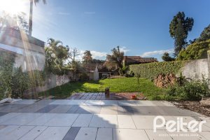 Casa à venda com 170m², 3 dormitórios, 4 vagas, no bairro Tristeza em Porto Alegre