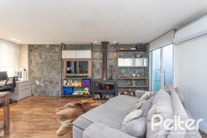 Casa à venda com 170m², 3 dormitórios, 4 vagas, no bairro Tristeza em Porto Alegre