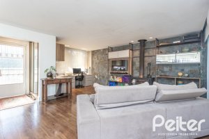 Casa à venda com 170m², 3 dormitórios, 4 vagas, no bairro Tristeza em Porto Alegre