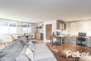 Casa à venda com 170m², 3 dormitórios, 4 vagas, no bairro Tristeza em Porto Alegre