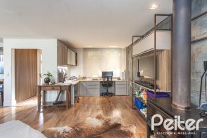 Casa à venda com 170m², 3 dormitórios, 4 vagas, no bairro Tristeza em Porto Alegre