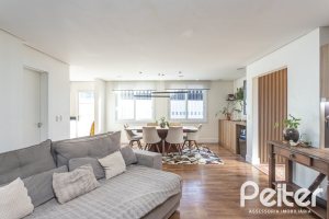 Casa à venda com 170m², 3 dormitórios, 4 vagas, no bairro Tristeza em Porto Alegre