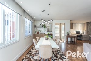 Casa à venda com 170m², 3 dormitórios, 4 vagas, no bairro Tristeza em Porto Alegre