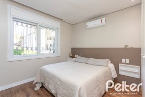 Casa à venda com 170m², 3 dormitórios, 4 vagas, no bairro Tristeza em Porto Alegre