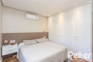 Casa à venda com 170m², 3 dormitórios, 4 vagas, no bairro Tristeza em Porto Alegre