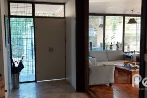 Casa à venda com 224m², 4 dormitórios, 1 suíte, 6 vagas, no bairro Ipanema em Porto Alegre