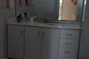 Casa à venda com 224m², 4 dormitórios, 1 suíte, 6 vagas, no bairro Ipanema em Porto Alegre