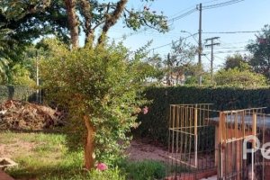 Casa à venda com 224m², 4 dormitórios, 1 suíte, 6 vagas, no bairro Ipanema em Porto Alegre