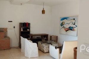 Casa à venda com 224m², 4 dormitórios, 1 suíte, 6 vagas, no bairro Ipanema em Porto Alegre