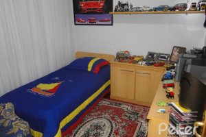 Casa à venda com 240m², 4 dormitórios, 1 suíte, 3 vagas, no bairro Camaquã em Porto Alegre