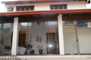 Casa à venda com 240m², 4 dormitórios, 1 suíte, 3 vagas, no bairro Camaquã em Porto Alegre