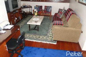 Casa à venda com 240m², 4 dormitórios, 1 suíte, 3 vagas, no bairro Camaquã em Porto Alegre