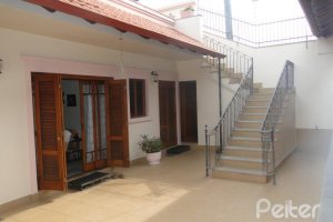 Casa à venda com 240m², 4 dormitórios, 1 suíte, 3 vagas, no bairro Camaquã em Porto Alegre