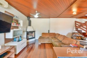 Casa à venda com 290m², 4 dormitórios, 1 suíte, no bairro Vila Nova em Porto Alegre