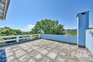 Casa à venda com 290m², 4 dormitórios, 1 suíte, no bairro Vila Nova em Porto Alegre