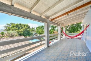 Casa à venda com 290m², 4 dormitórios, 1 suíte, no bairro Vila Nova em Porto Alegre