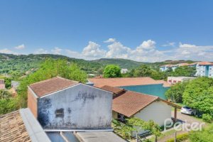 Casa à venda com 290m², 4 dormitórios, 1 suíte, no bairro Vila Nova em Porto Alegre