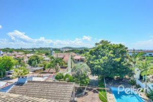 Casa à venda com 290m², 4 dormitórios, 1 suíte, no bairro Vila Nova em Porto Alegre