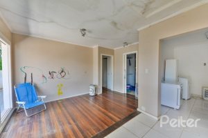 Casa à venda com 290m², 4 dormitórios, 1 suíte, no bairro Vila Nova em Porto Alegre