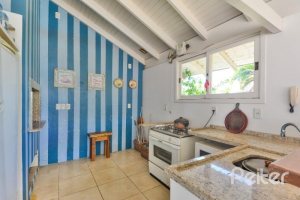 Casa à venda com 290m², 4 dormitórios, 1 suíte, no bairro Vila Nova em Porto Alegre